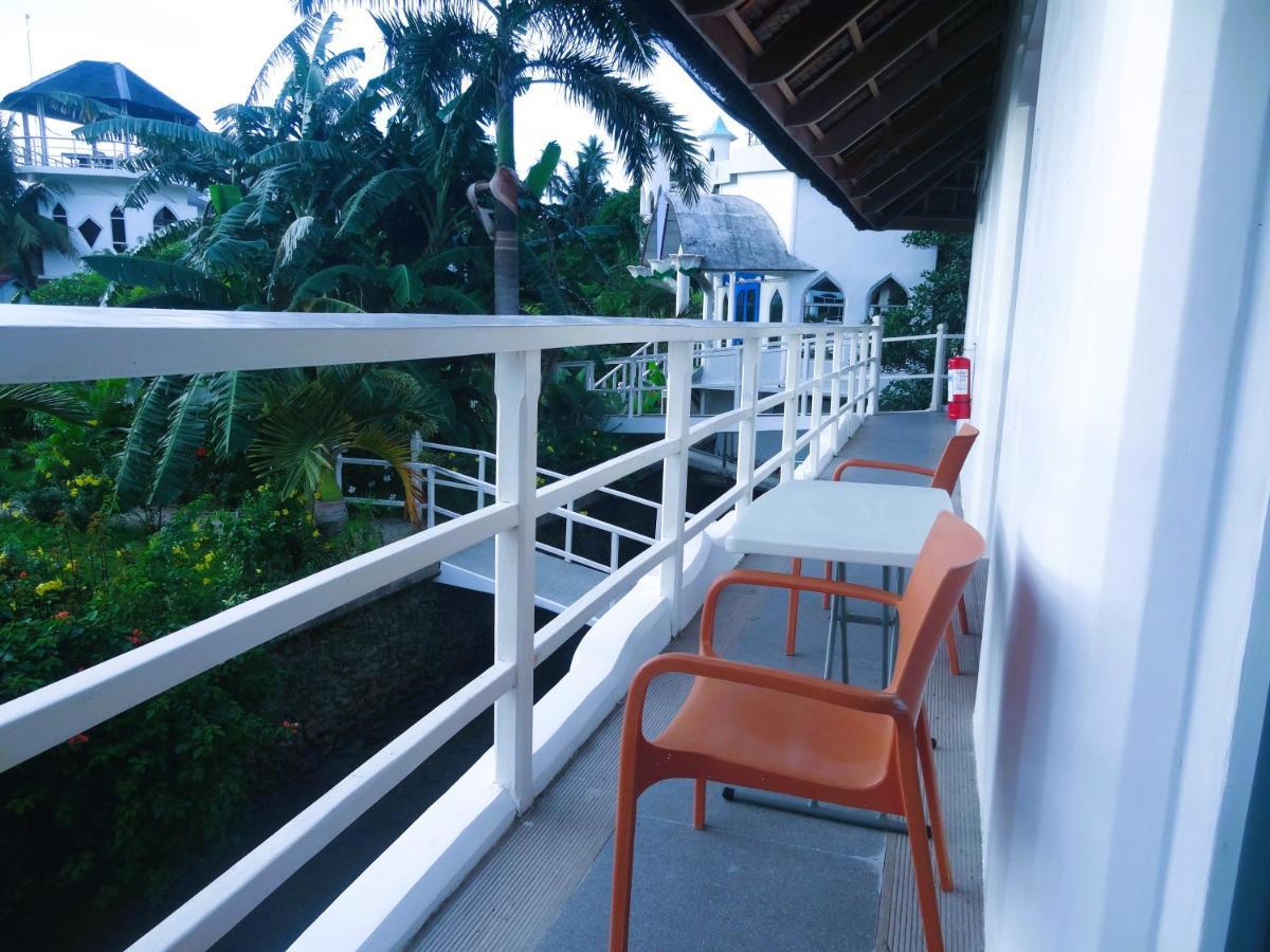 Mg Chateau Resort El Nido Exterior photo