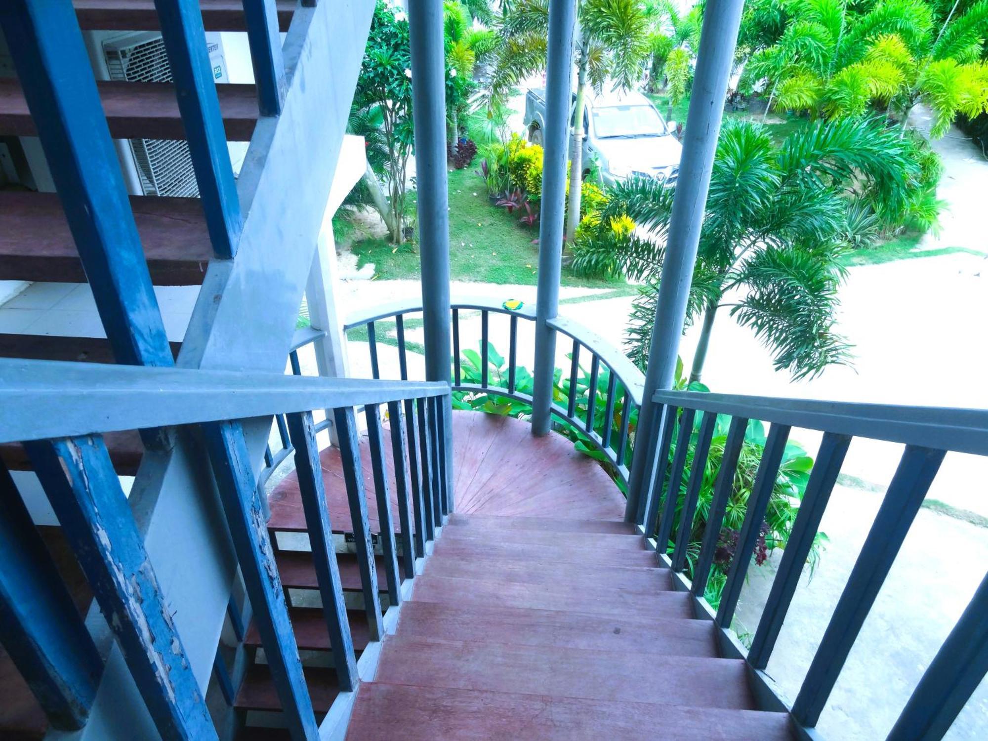 Mg Chateau Resort El Nido Exterior photo